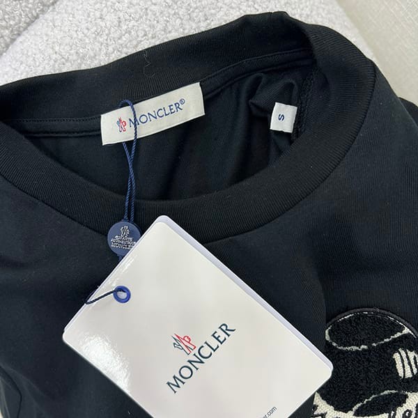 【使い勝手抜群】モンクレール レプリカ ロゴ パッチポケット Tシャツ 4色 moh85436